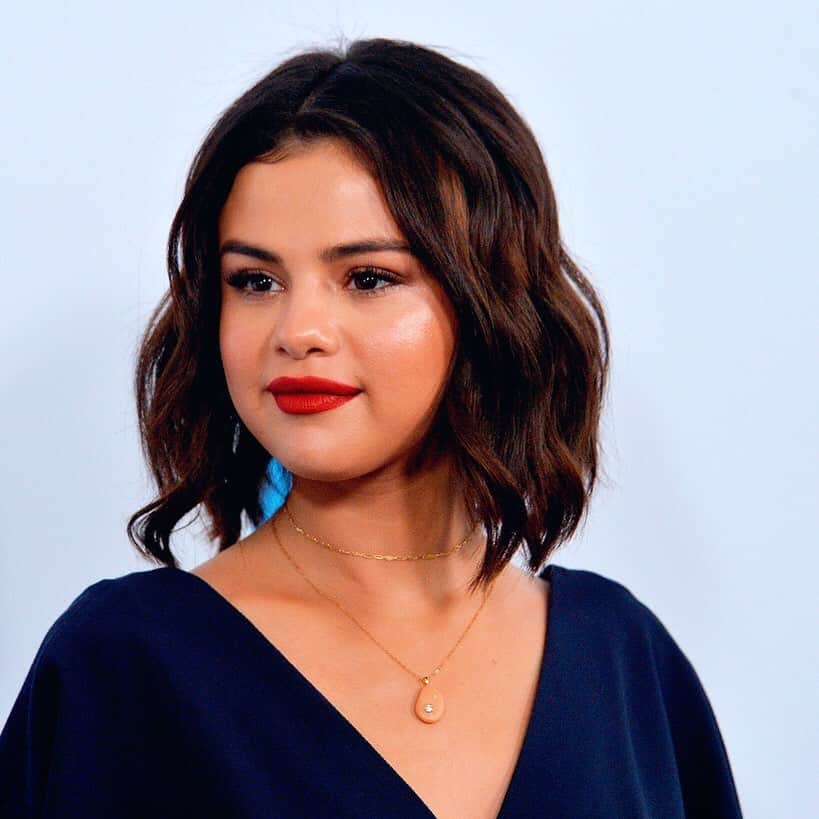 Always With Selenaのインスタグラム：「I really admire people who study and work at the same time」