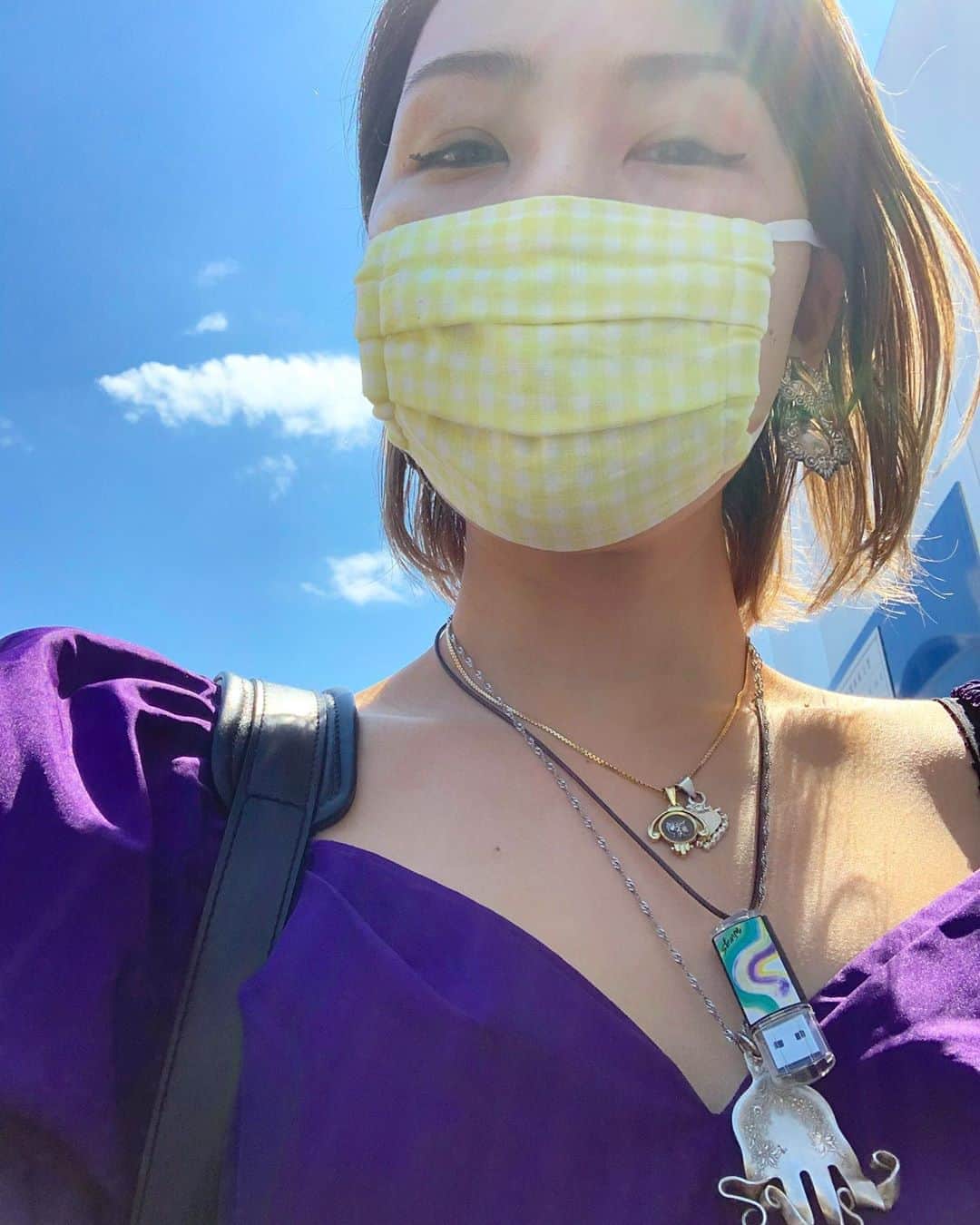 世武裕子のインスタグラム：「(日本語下) How Brilliant it's sunny and your body moves freely again. I feel so happy about everyday's life, it's mine moreover ! When I breathe, I walk, I think, I witnesse the gift given.  沢山の人が空を眺めていた。とても楽しそうに！晴れていて、まだ身体が自由に動くということが、本当にとても幸せ。」