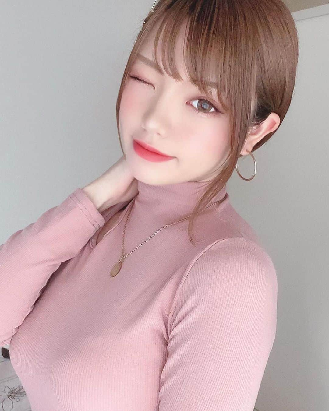 美女美容事情さんのインスタグラム写真 - (美女美容事情Instagram)「《pinkのニット💖👚💕》⠀⁠⠀ *⠀⁠⠀ リポストを使って、素敵な写真📷✨を投稿されてる方を紹介させて頂く⠀⠀⠀⠀⁠⠀ 【💄美女美容事情💅】のコーナーです✨⠀⁠⠀ *⠀⠀⠀⠀⠀⠀⠀⁠⠀ いいねやコメント、フォローして応援してね❤︎🥰🎶⁣⠀⁠⠀ *⠀⠀⠀⠀⠀⠀⠀⁠⠀ 今回ご紹介させて頂きますのは❤︎⠀⁠⠀ ◌.*❁ みきでり ❁*.◌さん< @mikidelicious >の素敵なお写真📸⠀⁠⠀ *⠀⁠⠀ winkにドキっとします😍ファッションも全てがキュートで本当に憧れます💕✨可愛すぎて目が離せませんよね🥰今後も投稿が楽しみです✨⠀⁠⠀ *⠀⠀⁠⠀ ◌.*❁ みきでり ❁*.◌さんのアカウントには他にも素晴らしい投稿が沢山ありますので是非覗いてみてくださいね💁‍♀️💙⠀⁠⠀ *⠀⠀⁠⠀ ◌.*❁ みきでり ❁*.◌さん< @mikidelicious >⠀⁠⠀ 素敵な投稿ありがとうございました☺️📸✨⠀⠀⠀⠀⠀⁠⠀ *⠀⁠⠀ △▼△▼△▼△▼△▼△▼△▼△▼△▼﻿⁠⠀ *⠀﻿⁠⠀ ❤︎ビジョビ×ミスいちご2021❤︎﻿⁠⠀ 🍓🍓🍓コラボオーディション開催中🍓🍓🍓﻿⁠⠀ *⠀﻿⁠⠀ 毎年多数の応募者の中から15名が選出される、全国のいちごのPRレディ🧡🍓﻿💛﻿⁠⠀ *﻿⁠⠀ ✨「ミスいちご🍓」✨﻿⁠⠀ *﻿⁠⠀ 今年も「ミスいちご2021」では「ビジョビ」特別オーディションを開催‼️✨﻿⁠⠀ *⠀﻿⁠⠀ ⭐エントリー方法はお写真を投稿の際に、﻿⁠⠀ 「 ♯ ビジョビ_ミスいちご2021 」﻿⁠⠀ のハッシュタグをつけるだけ💁‍♀️🖋﻿⁠⠀ *⠀﻿⁠⠀ 投稿した方の中から1名を『ミスいちご🍓』として選出✨SNSだけでなくメディアでも活躍する、次世代のインフルエンサーを発掘・サポートします💎✨﻿⁠⠀ *⠀﻿⁠⠀ 『ミスいちご2021🍓』 ビジョビ枠に選ばれると﻿⁠⠀ ○+●+○+●+○+●+○﻿⁠⠀ ​*ビジョビでの定期的なフィーチャー‼️﻿⁠⠀ *日本・世界で幅広い活動のチャンス❣️﻿⁠⠀ *ファッションイベントのランウェイデビュー✨﻿⁠⠀ *全国地上波への露出も🎥﻿⁠⠀ etc..﻿⁠⠀ ○+●+○+●+○+●+○﻿⁠⠀ ​などなど仕事が盛りだくさん‼️🥰💕﻿⁠⠀ *⠀﻿⁠⠀ ⚠️応募締め切りは5/31→6/15に延長決定🙆‍♀️⚠️﻿⁠⠀ 詳しい内容についてはプロフィールのストーリー・ハイライトをチェック👉✔️﻿⁠⠀ *⠀﻿⁠⠀ 投稿に、「 ♯ ビジョビ_ミスいちご2021 」をつけるだけ🍓﻿⁠⠀ ご応募お待ちしております❤️⁠⠀ *⠀ ⠀⠀⠀⠀⠀⠀⠀⠀⠀⠀⠀⠀⠀⠀⠀⠀⠀⠀⠀⠀⠀⠀⠀⠀⠀⠀⁠⠀ △▼△▼△▼△▼△▼△▼△▼△▼△▼ ⠀⠀⠀⠀⠀⠀⠀⠀⠀⠀⠀⠀⠀⠀⠀⠀⠀⠀⠀⠀⠀⠀⠀⠀⠀⠀⠀⠀⠀⠀⠀⠀⠀⠀⁠⠀ *⠀⁠⠀ ❤🧡💛「美女美容事情」💚💙💜⠀⠀⠀⠀⠀⠀⠀⠀⠀⠀⠀⠀⠀⠀⁠⠀ 👇掲載ご希望の方は👇⠀⠀⠀⠀⠀⠀⠀⠀⠀⠀⠀⠀⠀⠀⠀⁠⠀ @b_b_j.jタグ付けと🖤 # ビジョビ⠀🖤タグ付けお願いします✨⠀⠀⠀⠀⠀⠀⠀⠀⠀⠀⠀⠀⠀⠀⠀⁠⠀ *⠀⁠⠀ △▼△▼△▼△▼△▼△▼△▼△▼△▼ ⁠⠀ ⁠#美容  #ヘアスタイル #美肌 #smile ⠀⁠⠀⁠⠀ #美容マニア #スレンダー⠀⁠⠀⁠⠀ #ショートボブ #ゆるふわ巻き ⠀⁠⠀⁠⠀ #ゆるふわアレンジ  #オトナ女子⠀⁠⠀⁠⠀ #美肌ケア #美活⠀⁠⠀⁠⠀ #美意識向上 #美容day⠀⁠⠀⁠⠀ #ニット #コスメ大好き⠀⁠⠀⁠⠀ #化粧品 #艶髪⠀⁠⠀⁠⠀ #コスメマニア #ナチュラルメイク ⠀⁠⠀⁠⠀ #ビューティー #メイクアップ⠀⁠⠀⁠⠀ #ビューティ #ツヤ肌 ⠀⁠⠀⁠⠀ #小顔 #トレンド ⠀⁠⠀⠀⁠⠀⁠⠀ #naturalmakeup #naturalbeauty」5月29日 14時14分 - b_b_j.j