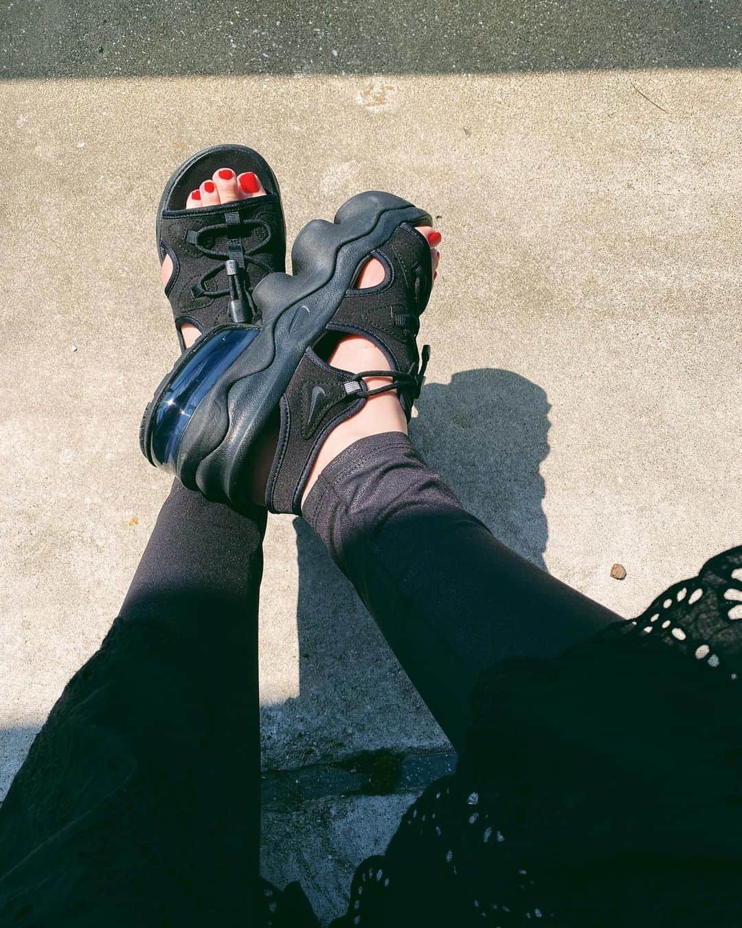 のインスタグラム：「😎🖤」