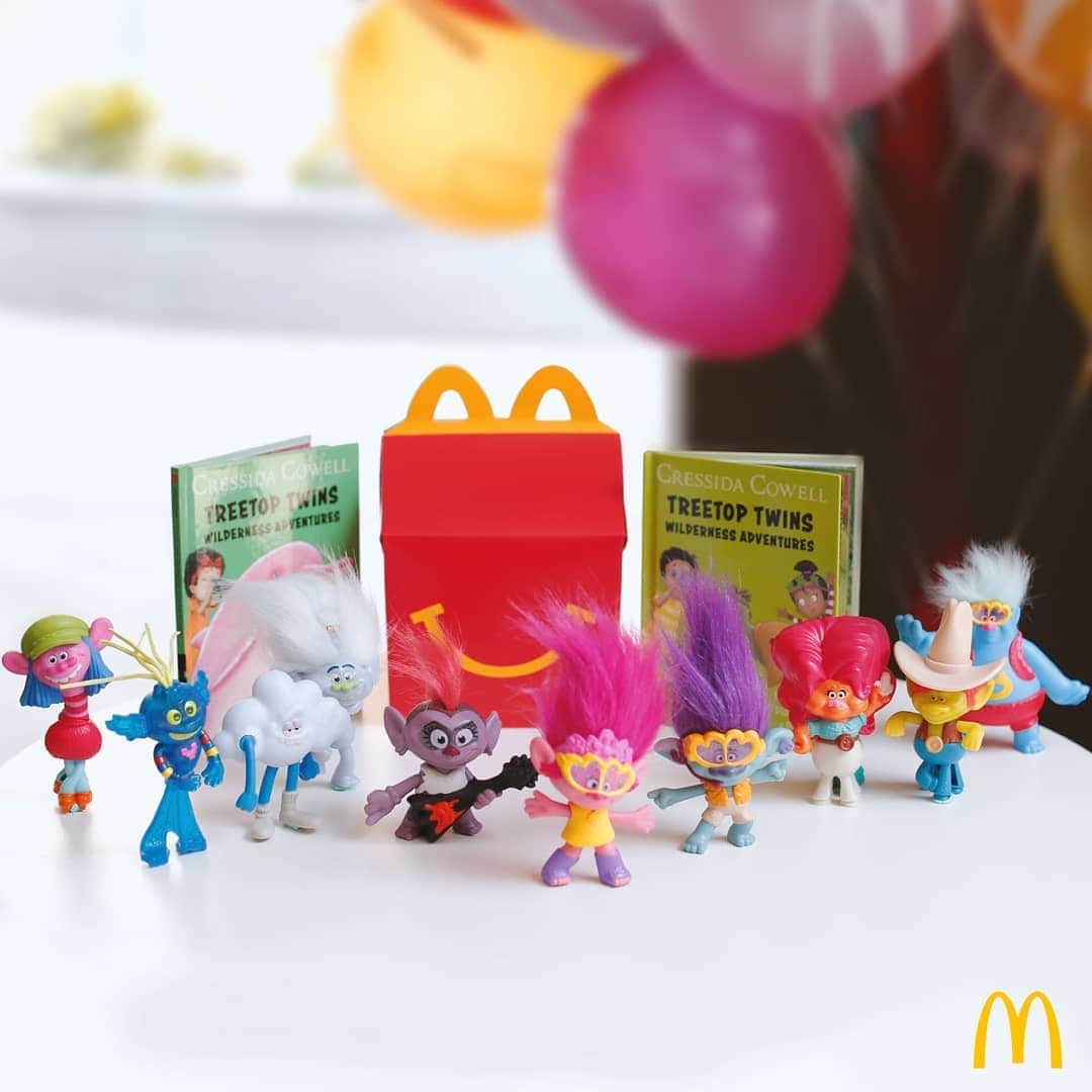 McDonald's Philippinesのインスタグラム：「Look who’s here to rock your playtime at home! Get a Trolls World Tour toy or enjoy a book with every Happy Meal. Order now via McDelivery.  What will you be getting today? Let us know below!」