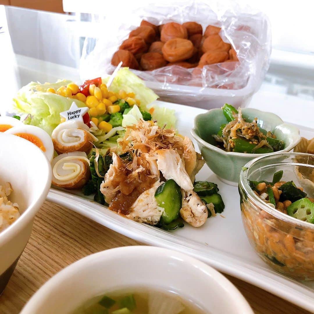 のインスタグラム：「遅めの昼食。鳥栖もどんどん暑くなってきたという事で、和歌山の田中屋農園さんの梅干しを送っていただきました。 疲労回復に最適です^_^  #田中屋農園 #梅干し #soraselect #ホンマに暑くなってきた #食べて疲労回復」