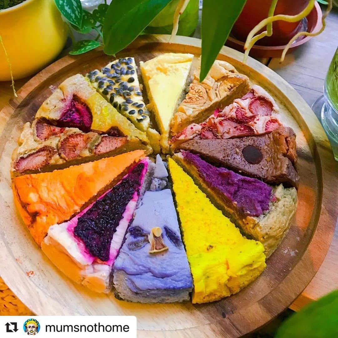 のインスタグラム：「Want some colorful cheese cake? Here's the best place to go😋😋🍰 超個性派カップルの「好き」が詰まった、香港•油麻地のマルチスペース🍬🍭🇭🇰 * ✍️:MUM’s NOT HOME (Hongkong) 📸: @mumsnothome * Thank you for your photo! Tag us and #herenocity to get featured!  #herenowcity #wonderfulplaces #beautifuldestinations #travelholic #travelawesome #traveladdict #igtravel #livefolk #instapassport #foodie #foodgasm #foodporn #dailyfoodseeker #hypefeast #instafood #footfetishnation #foodfluffer #storefrontcollective #맛집 #여행스타그램 #travelstagram #カフェ部  #discoverhongkong #unlimitedhongkong #insidehongkong #discoverhk #香港 #hkig #hkfoodie」