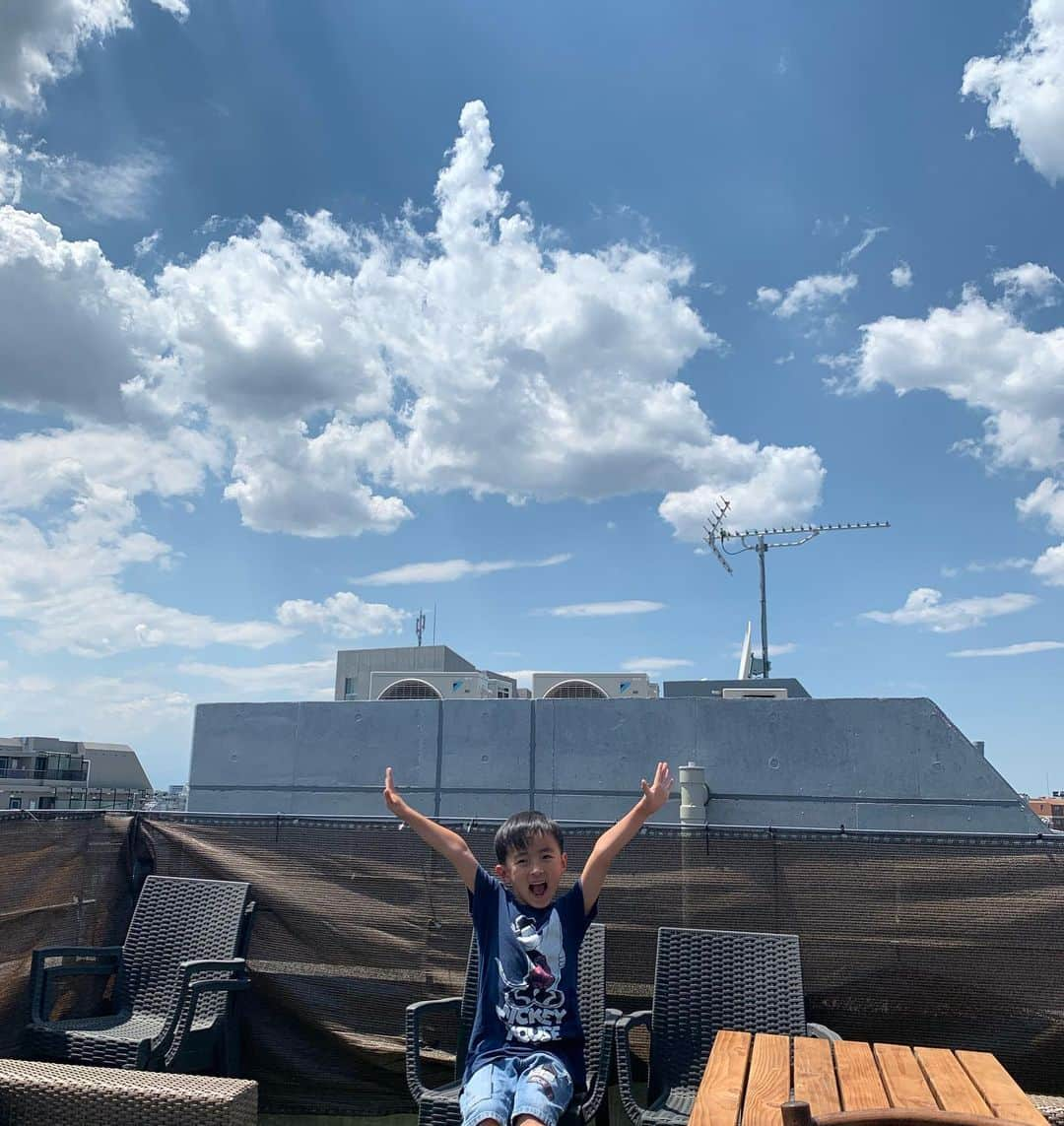 細田阿也さんのインスタグラム写真 - (細田阿也Instagram)「#ブルーインパルス #blueimpulse  #医療従事者に感謝  #空を見上げる #上を見上げる  いつぞや、、、次男を #浜松基地　#エアパーク　#エアフェスタ 連れてってあげよう✈️」5月29日 15時14分 - hosodaaya