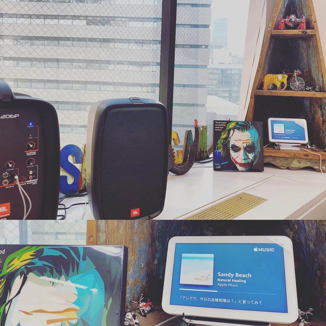 鴨志田由貴のインスタグラム：「最近オフィスで仕事をする時は音楽よりも、波の音を聴きながら仕事するのが一番捗る。 生の波の音聞きたいな〜。 オフィスの壁一面プロジェクターでどこかのリゾート地をリアルタイム映像投影しても良いよな〜なんで考えてます。」