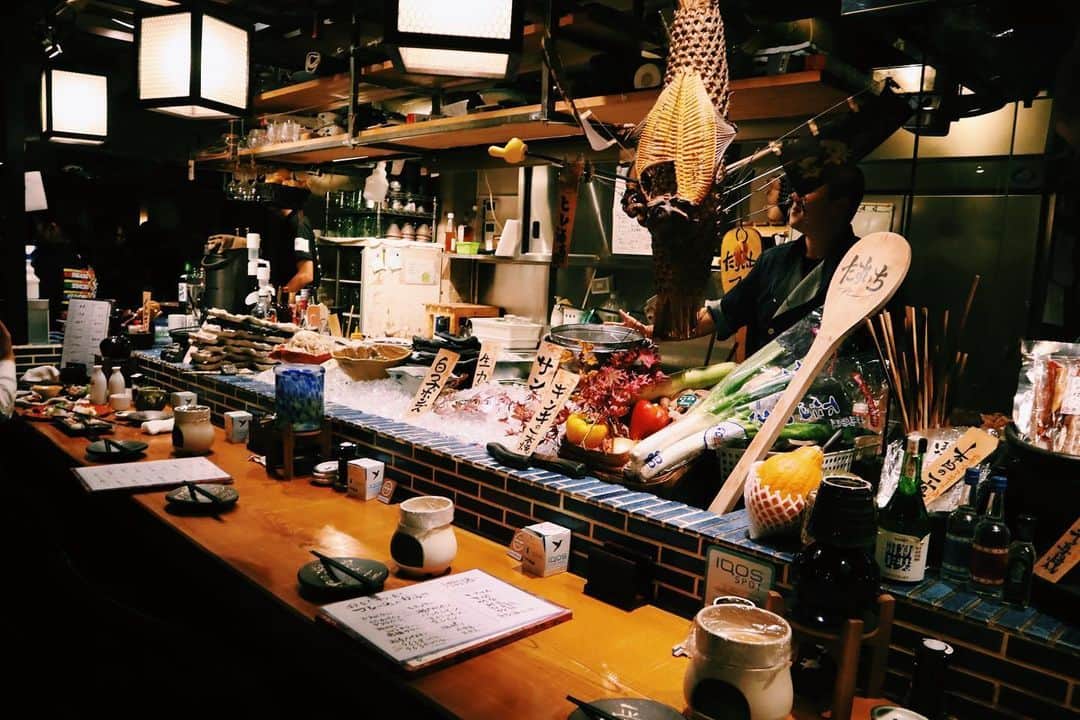 Rediscover Fukushimaさんのインスタグラム写真 - (Rediscover FukushimaInstagram)「Introducing Tasuichi, one of our favourite izakaya (Japanese pubs) in Fukushima City. 🍶🍺It has a huge range of sake available from around the prefecture, and the food menus focus on local dishes, with a modern twist! I love the sharing dish culture of visiting Izakaya, and sharing plates with friends at Tasuichi means you get to try a huge variety of local food. This Izakaya is so proud to be from Fukushima that some of their plates are even shaped like the prefecture!!」5月29日 15時26分 - rediscoverfukushima