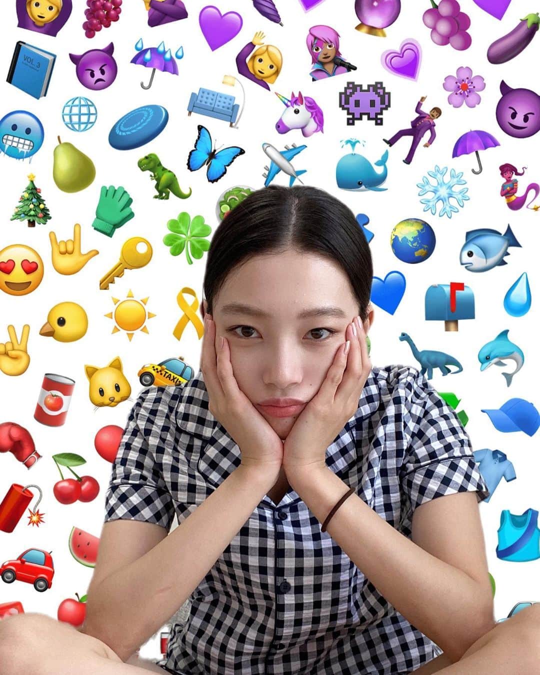 江田友莉亜のインスタグラム：「ちゃんとメイクしてパジャマ🧸💙 . メイク動画上げてみたいと思っているんだけど、 なかなかうまくできない。みんな凄いなぁ🥺」