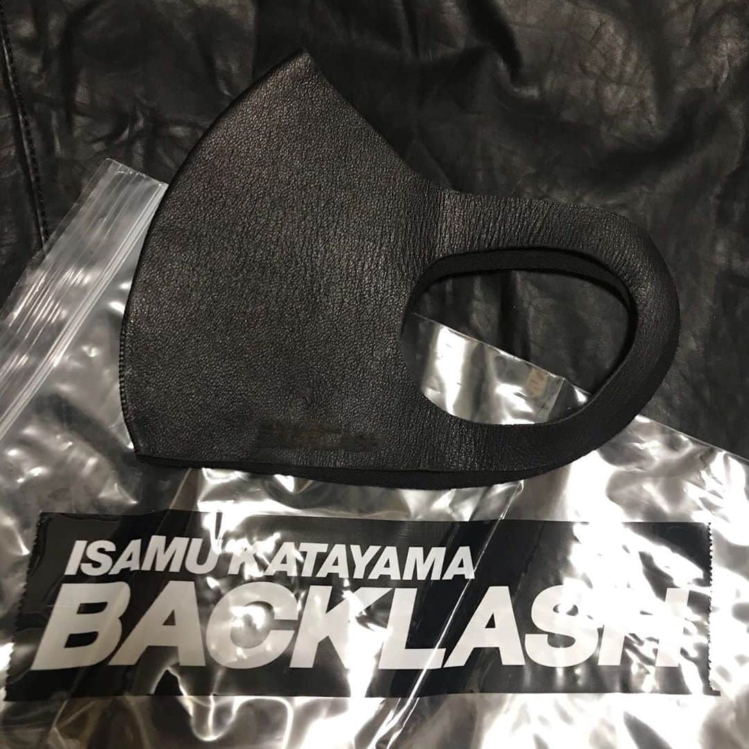 宮上元克のインスタグラム：「BACKLASHからレザーマスクが！ 片山さんスタッフの皆さんありがとうございます！ @isamu_katayama  @isamukatayamabacklash  @backlashflagshipshoptokyo  #isamukatayamabacklash」