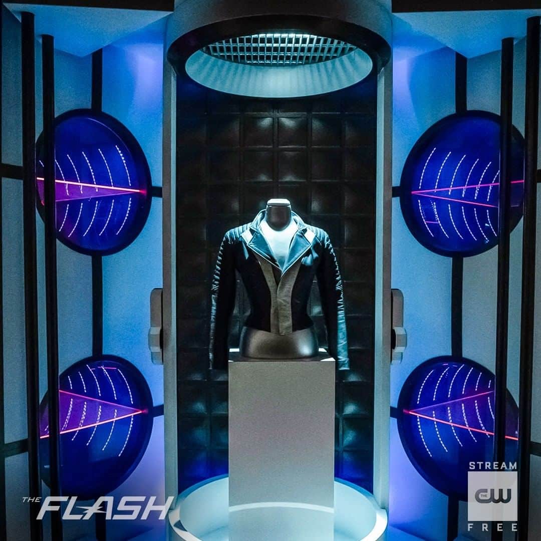 The Flashさんのインスタグラム写真 - (The FlashInstagram)「Nothing quite like a super suit. Stream free only on The CW, link oin bio. #TheFlash」5月30日 2時00分 - cwtheflash