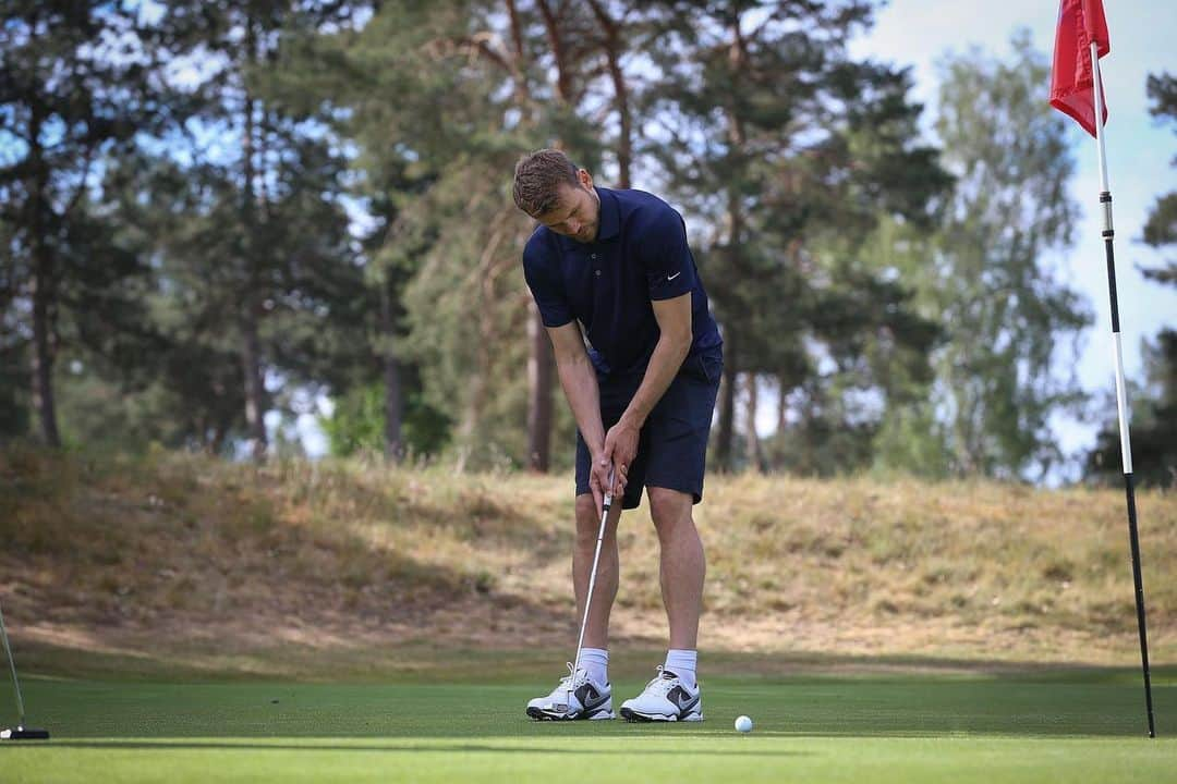 シモン・ミニョレさんのインスタグラム写真 - (シモン・ミニョレInstagram)「Plezant rondje golf met @kristof.liberloo ! Het interview over het afgelopen seizoen en het kampioenschap vind je morgen @HBVL.be ⛳⚽🥇🏆 #KAMP16EN #WeAreBruges」5月30日 2時43分 - 22mignolet22