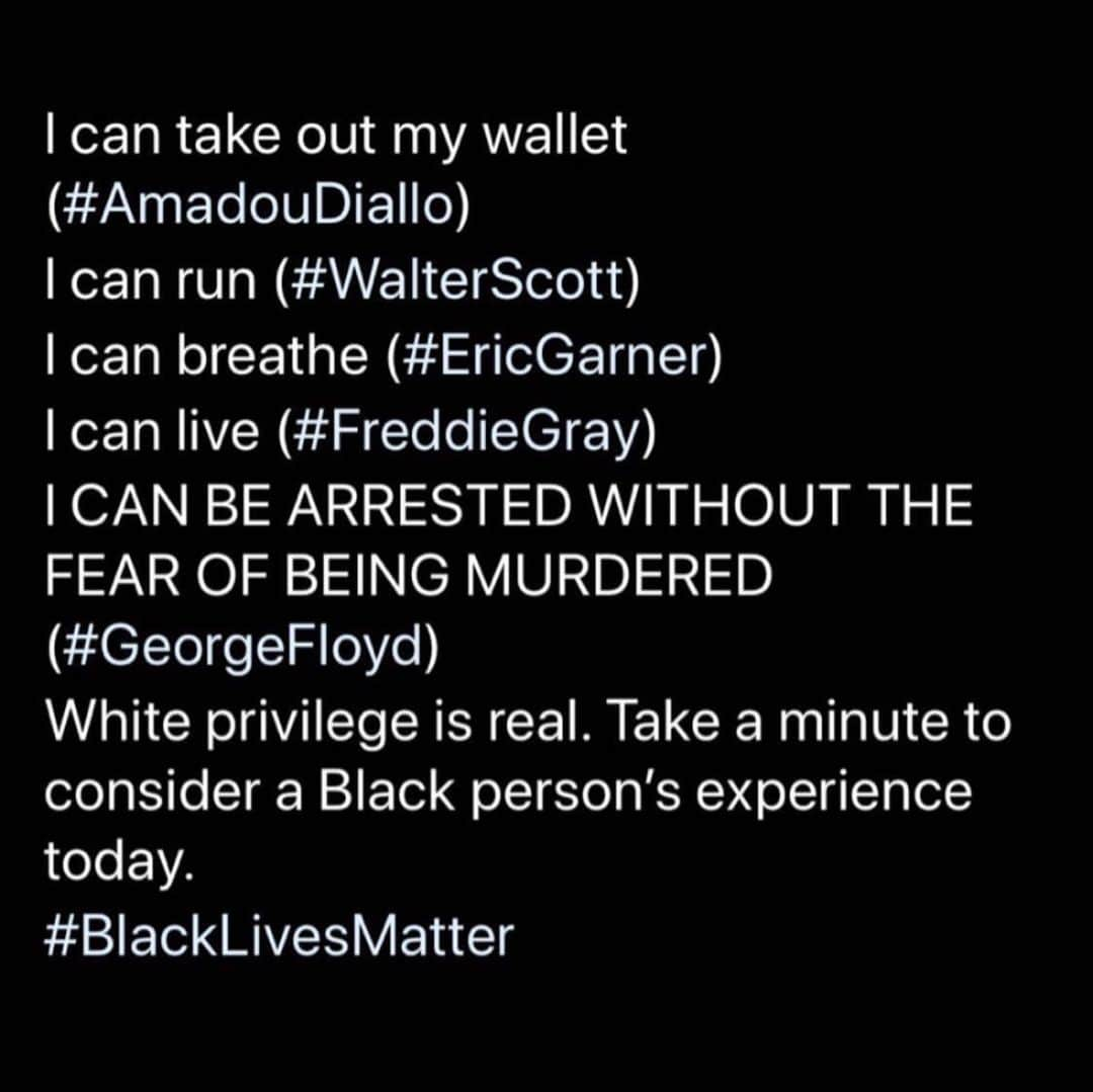 アリアナ・グランデさんのインスタグラム写真 - (アリアナ・グランデInstagram)「again, i ask my followers to please keep signing these petitions, making donations if u are able to, continue having conversations w family and friends about racism (overt and covert) and the senseless acts of murder that happen in this country far too often, please keep reading up, following accounts on here (i will recommend some!) to keep u updated and learning and sharing links and resources.. our black friends need us to show up and to be better and to be vocal. now more than ever. online. offline even more so. this is more than a post. we have to show up. there is work that needs to be done and it is absolutely on us to do it. #blacklivesmatter here are some accounts i’ve followed that have helped me understand more about my privilege and how to use it to help others. @privtoprog @rachel.cargle @thegreatunlearn @blklivesmatter please feel free to recommend some more as well in my comments.」5月30日 2時46分 - arianagrande