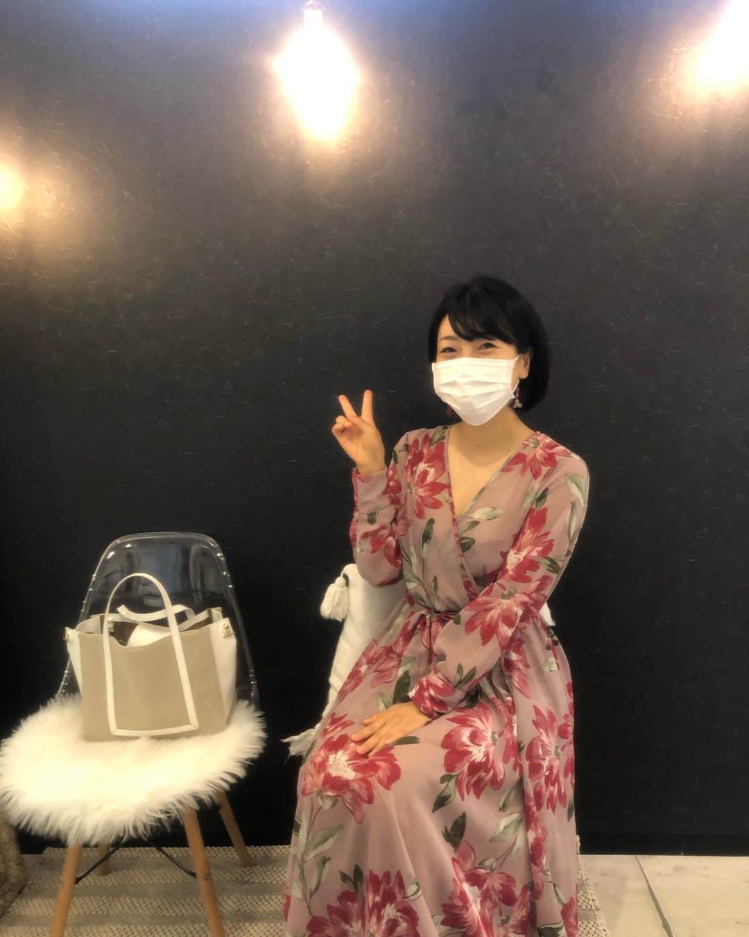 安藤あいかのインスタグラム：「およそ2ヶ月ぶりのマツエク！！！！ 感謝🙏👏💕 ぼやっとしてた顔がシャキッとしました😭💕うれしい〜 ありがとうございました！！！ 久しぶりのピース✌️ #マツエク #midnightlush #恵比寿」