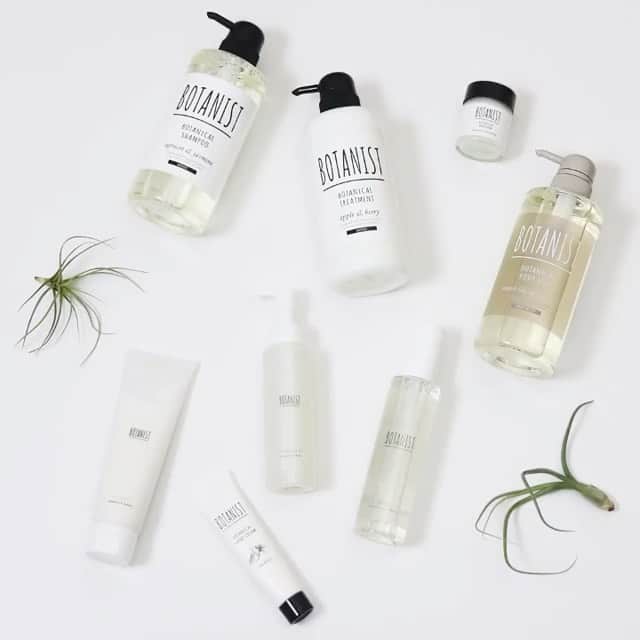 BOTANIST GLOBALのインスタグラム：「The #BOTANIST line up prioritizes texture and comfort.🌿 Find botanical essences to add color to your lifestyle ✨ ⠀⠀⠀ Find the time for botanical care somewhere in your busy day. *Some products are only available in Japan for the current being.  Stay Simple. Live Simple. #BOTANIST ⠀ ⠀ 🛀@botanist_official 🗼@botanist_tokyo 🇨🇳@botanist_chinese」
