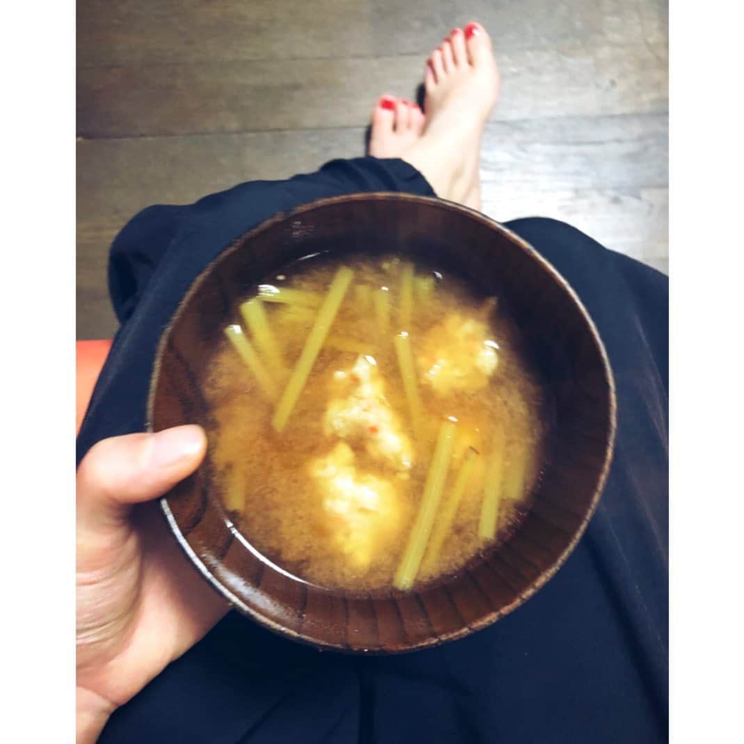 伊藤沙菜さんのインスタグラム写真 - (伊藤沙菜Instagram)「・ ふきのお味噌汁🤤うぇーい」5月29日 18時13分 - 37room_official