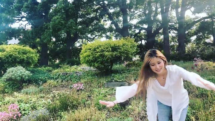 有馬綾香のインスタグラム：「ひゃっ！(°▽°) #撮影 #動画 #緑  #そろそろガチで染めたい」