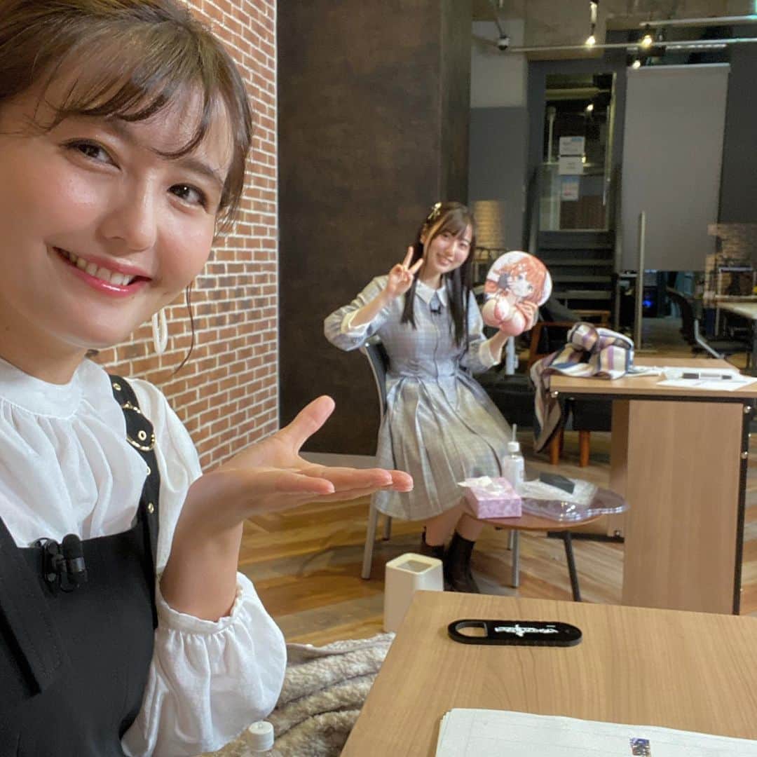 のインスタグラム：「『ドールズフロントライン・グリフィン情報局　秩序乱流SP』 ご視聴ありがとうございました✨ 嶺内ともみちゃんと本スタジオとは違うところからのリモート出演でした。 番組内で発表されましたが、そうなんです、416、ソロ曲歌う予定です…！！ クールで病み気味な416っぽく私は歌えるのだろうか… 杏子の時はなかなか杏子が歌ってる感じにならなくて、最終的に「野中さん、あまり口を開けずに歌ってみましょうか？」というまさかの方法で突破できましたが… 今回もこのスペシャルな技でいけるのか…🤨 頑張ります…！！！ ・ ・ #ドルフロ　#ドールズフロントライン #416 #offshot #ソーシャルディスタンスは大切」
