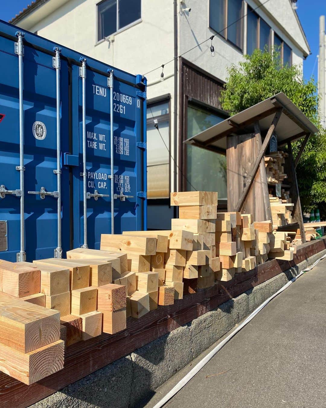 のインスタグラム：「eccppa-station﻿ ﻿ 5月30日(土)8:00open﻿ ﻿ えこっぱ・すてぇしょん﻿ ﻿ 建築現場からやってきた﻿ いろいろな材木のカケラ。﻿ ﻿ カタチも種類もさまざまですが、﻿ どこかで役立ちたい気持ちでいっぱいなんです。﻿ ﻿ DIYや工作、おもちゃ作りなど、﻿ 皆さんのアイディアで﻿ ﻿ 可愛い〝こっぱちゃん”たちを﻿ 生かしてあげてあげてください。﻿ ﻿ ﻿ #清水工務店﻿ #エーポート﻿ ﻿ #5月30日朝8時open﻿ ﻿ #一度にたくさんのお持ち帰りはやめましょう﻿ #必要な分だけどうぞ﻿ #たくさんの方とシェア出来れば嬉しいです」