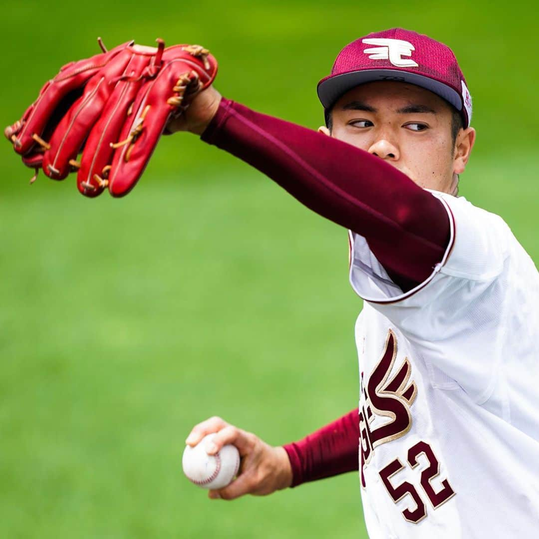 東北楽天ゴールデンイーグルスさんのインスタグラム写真 - (東北楽天ゴールデンイーグルスInstagram)「⚾️ 楽天生命パーク宮城でのトレーニングも今週末まで☀️ 6/2(火)からは関東で練習試合が始まります⚾️ トレーニングの写真はバイバーとイープレで‼️👀 #rakuteneagles #NOWorNEVERいまこそ #日本一の東北へ  #岸孝之  #塩見貴洋  #津留﨑大成  #瀧中瞭太  #写真もイープレで」5月29日 18時44分 - rakuten_eagles