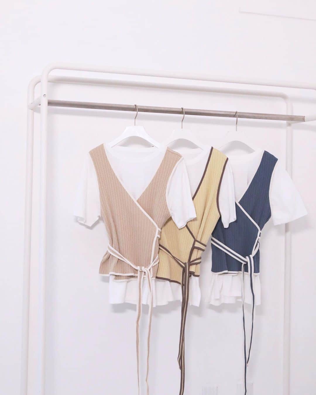 アヴァンリリィのインスタグラム：「RECOMMEND ITEM ㅤㅤㅤㅤㅤㅤㅤㅤㅤㅤㅤㅤㅤ 店舗・SHEL'TTER WEBSTOREにて発売中🚚 ㅤㅤㅤㅤㅤㅤㅤㅤㅤㅤㅤㅤㅤ ：TOPS パイピングビスチェ付きトップス Price.¥5,990+tax No.180DS880-2580 ㅤㅤㅤㅤㅤㅤㅤㅤㅤㅤㅤㅤㅤ ㅤㅤㅤㅤㅤㅤㅤㅤㅤㅤㅤㅤㅤ 画像をタップで商品詳細をご覧いただけます🔍 _______________________________________________________ #AVANLILY #アヴァンリリィ」