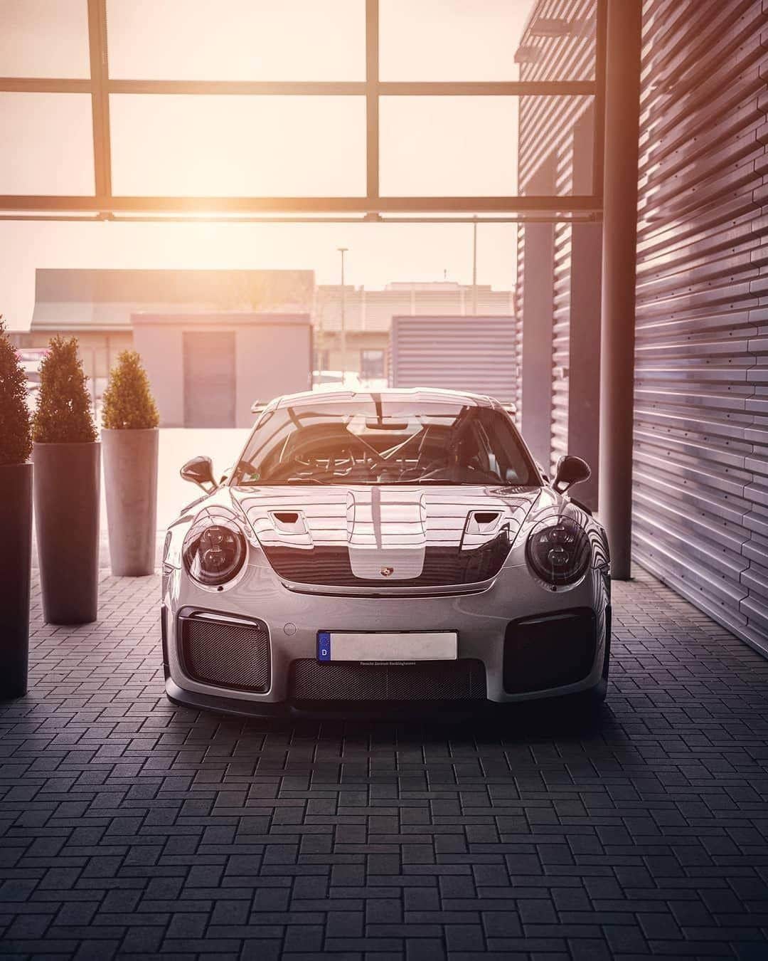 Porscheさんのインスタグラム写真 - (PorscheInstagram)「It's not a myth: you can catch a rare glimpse of the 911 GT2 RS standing still. (📸: @jims_fotographie)  #PorscheMoment __ 911 GT2 RS: Fuel consumption combined 11.8 l/100 km; CO2 emissions 269 g/km」5月29日 19時00分 - porsche