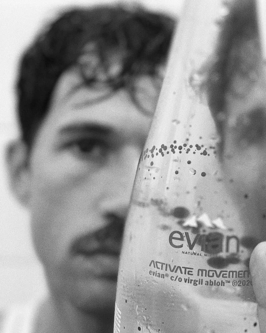 evianさんのインスタグラム写真 - (evianInstagram)「🔵"Every little thing we do has the power to change the status quo."🔵​ ​ @jaimetoutcheztoi bring their own touch to our evian x @virgilabloh Limited Edition ✨.​ ​ Bonus point for the serious hydration going on in these shots💧😉.​ ​ #evian #evianxvirgilabloh #activatemovement」5月29日 19時03分 - evianwater