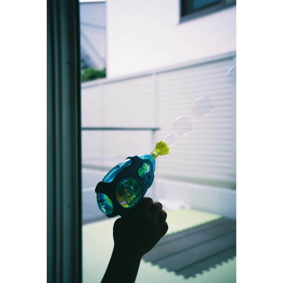 藤井武美さんのインスタグラム写真 - (藤井武美Instagram)「ブルーインパルスを 医療関係者の方々が 見上げてる映像。 本当に感動しました。 感謝の言葉しか出ません。 うん、まだまだ気は抜けない 気をつけましょう がんばろうね！」5月29日 19時04分 - takemi_fujii