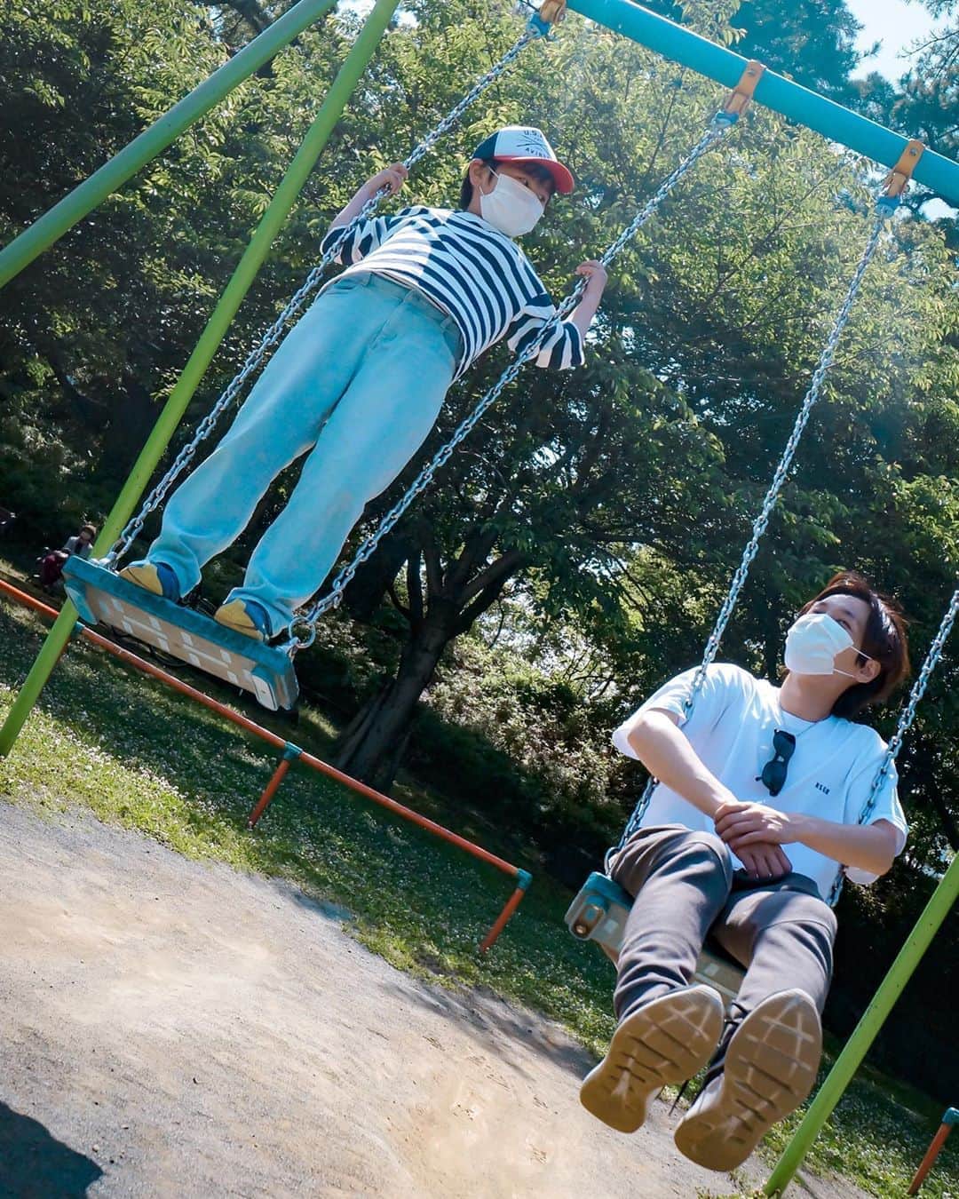 のインスタグラム：「この後ブランコから落ちた甥っ子うける。🤣 #unione #yuta #Canon #eos6d #instagood	 #followme #picoftheday #photography #photo」
