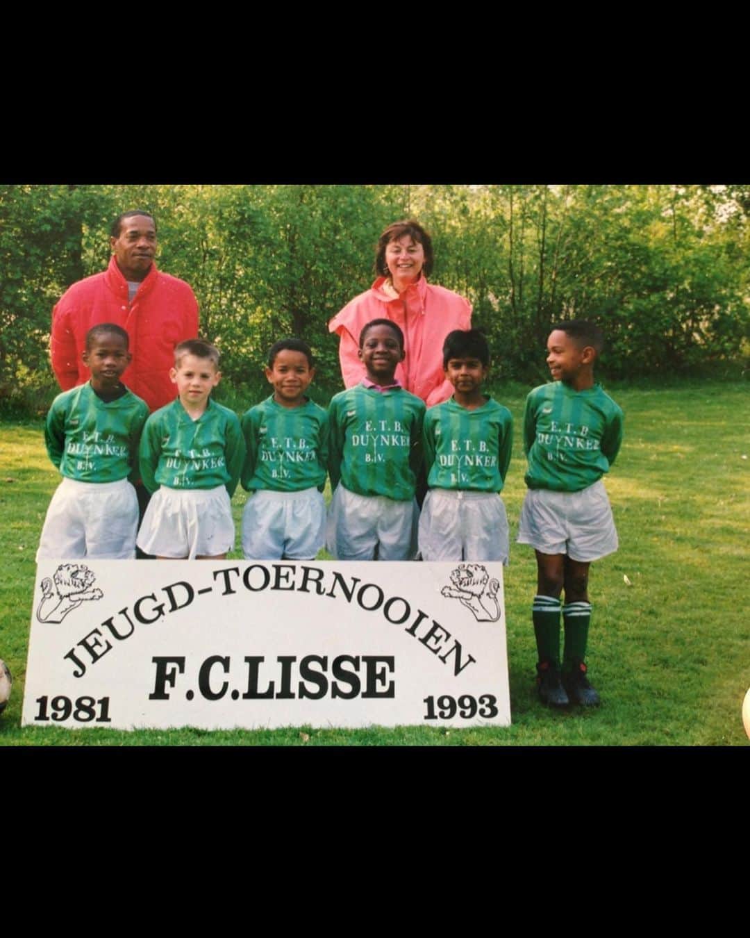 ウルビー・エマヌエルソンのインスタグラム：「Zo lang geleden... 😝  Ik ben ambassadeur van de @playonvoetbal kampen die komende zomervakantie worden gehouden en zal speciaal voor de kampen een eigen training bedenken! Ben jij tussen de 6 en de 14 jaar en wil je meedoen aan mijn training? Meld je dan nu aan voor een van de voetbalkampen via playonvoetbal.nl.」