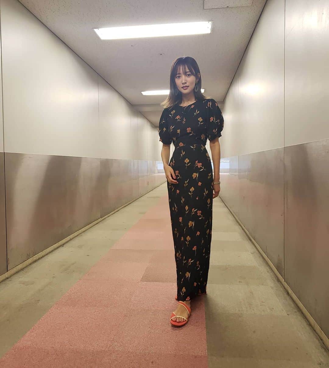 夏菜さんのインスタグラム写真 - (夏菜Instagram)「今日は「ダウンタウンなう」リモートはしご酒でーす🍻 みてねー！ Dress&Shoes: @todayful_ Stylist: @erica_mimura」5月29日 19時42分 - natsuna_official