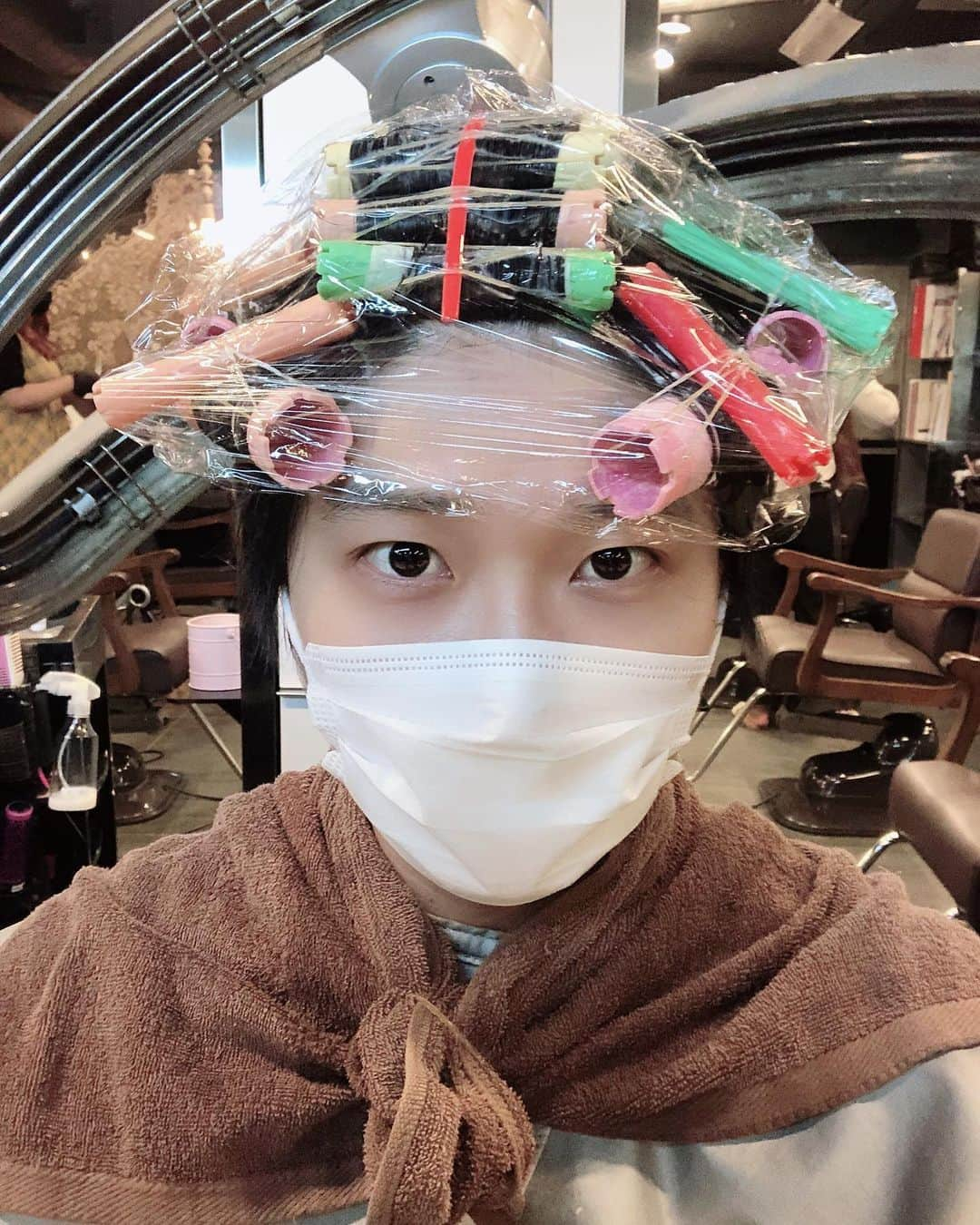 インソクさんのインスタグラム写真 - (インソクInstagram)「파마🧑🏻‍🦱🧑🏼‍🦱🧑‍🦱」5月29日 19時46分 - soku_sokus