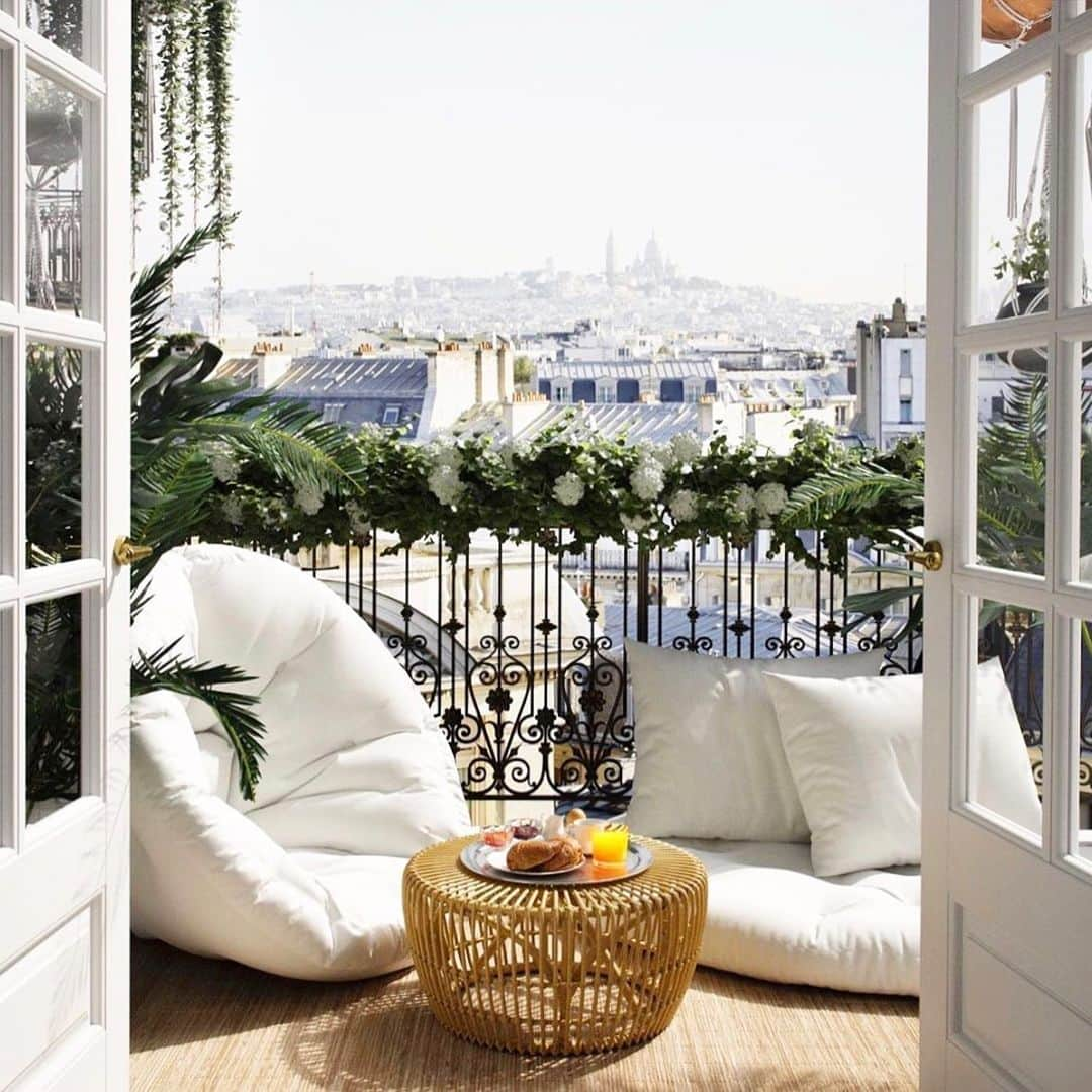 Interior | Lifestyle | Loveのインスタグラム：「« Une jolie terrasse Parisienne » by @thecoolrepublic | with @karup_design」