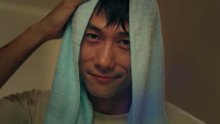 デスモンド・タンのインスタグラム：「The nice Singaporean boy is back! Derek Ho is back on Code of Law: Final. Are you ready for one last fight? 😏🔪 Available on @mewatch.mediacorp this Monday, 1st June.  #codeoflawch5 #nicesingaporeanboy #derekho」
