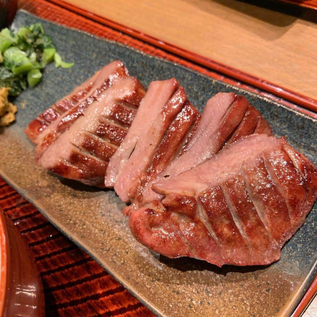 栗田萌のインスタグラム：「今一番食べたいもの💕 #牛タン 🐮👅」