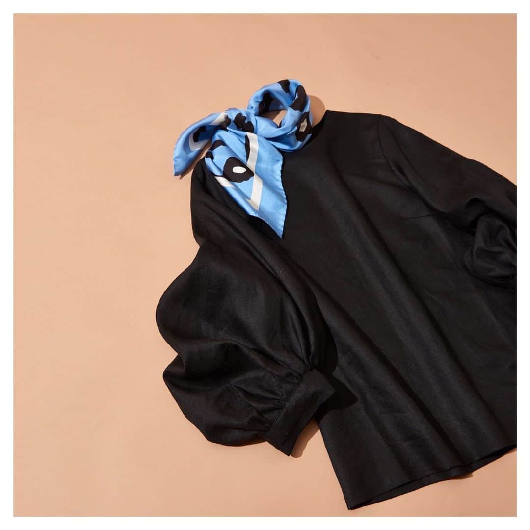 ウィムガゼットさんのインスタグラム写真 - (ウィムガゼットInstagram)「【recommend item】 Scarf(AENEIS)¥15,400 Blouse(Whim Gazette)¥18,700  #whimgazette#whim#2020springsummer#aeneis#scarf#blouse」5月29日 20時34分 - whimgazette_official