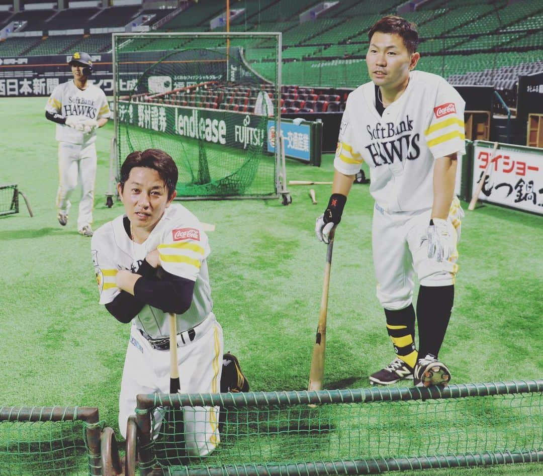 福岡ソフトバンクホークスさんのインスタグラム写真 - (福岡ソフトバンクホークスInstagram)「#全体練習 #福岡paypayドーム #仕事してくださーい #睨まないでくださーい #拾ってくださーい #顔見せてくださーい #自然と絵にならないでくださーい #がんばってくださーい#三連発 #softbankhawks #ホークス #s15」5月29日 20時39分 - softbankhawks_official