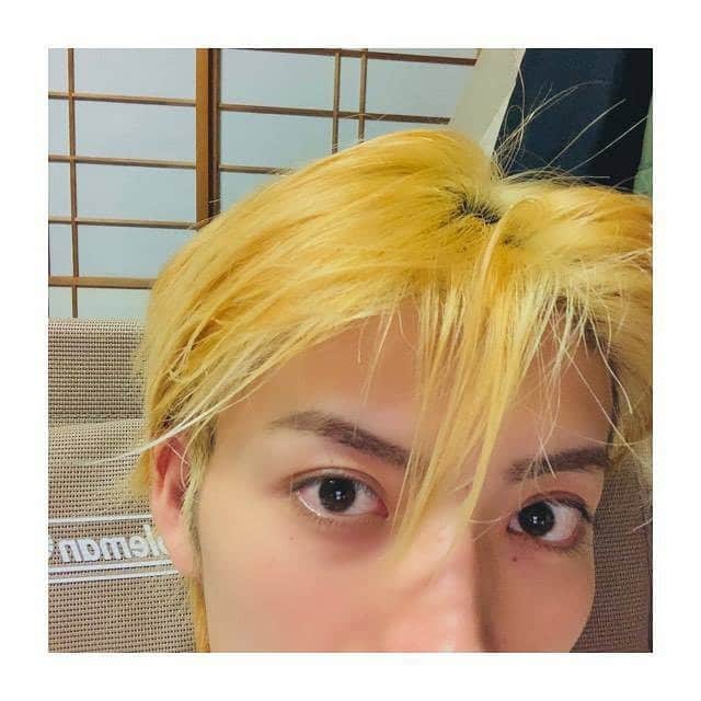 山本涼介さんのインスタグラム写真 - (山本涼介Instagram)「今日は朝起きた時からずっと前髪がチョロってます #ちょろ」5月29日 20時58分 - ryosuke_y_515