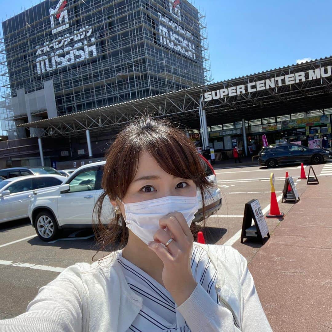 今井美穂さんのインスタグラム写真 - (今井美穂Instagram)「明日30日(土)12時10分﻿ BSNなじラテ﻿ ﻿ スーパーセンタームサシにて﻿ 夏に向けてのおすすめアイテムを﻿ チェックしてきた模様が放送されます😁✨👍﻿ ﻿ 初めての抱っこ紐をしてのロケ(笑)﻿ 息子初登場？😁笑﻿ ﻿ ぜひご覧ください😊💕﻿ ﻿ #番組告知﻿ #BSN﻿ #なじラテ﻿ #スーパーセンタームサシ﻿ ﻿」5月29日 21時05分 - imaimiho1209