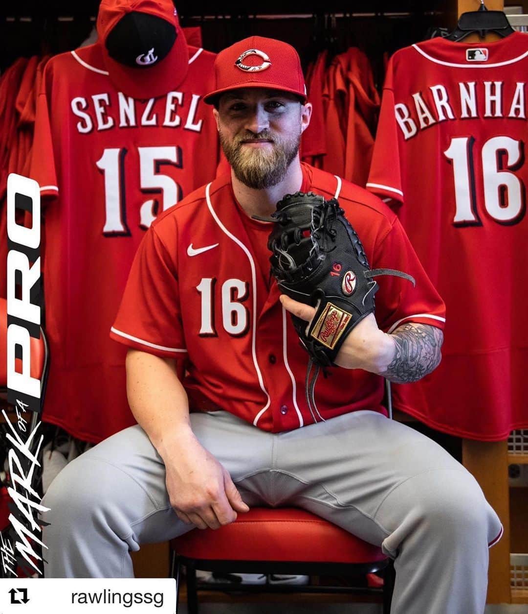 Rawlings Japanさんのインスタグラム写真 - (Rawlings JapanInstagram)「#Repost @rawlingssg with @get_repost ・・・ We’re coming at you with more #RawlingsGloveDay content featuring the @reds and  #GoldGlove winner @tuckerbarnhart16! #TeamRawlings #MLB #SpringTraining #Reds @rawlings_japan_llc」5月29日 21時15分 - rawlings_japan_llc