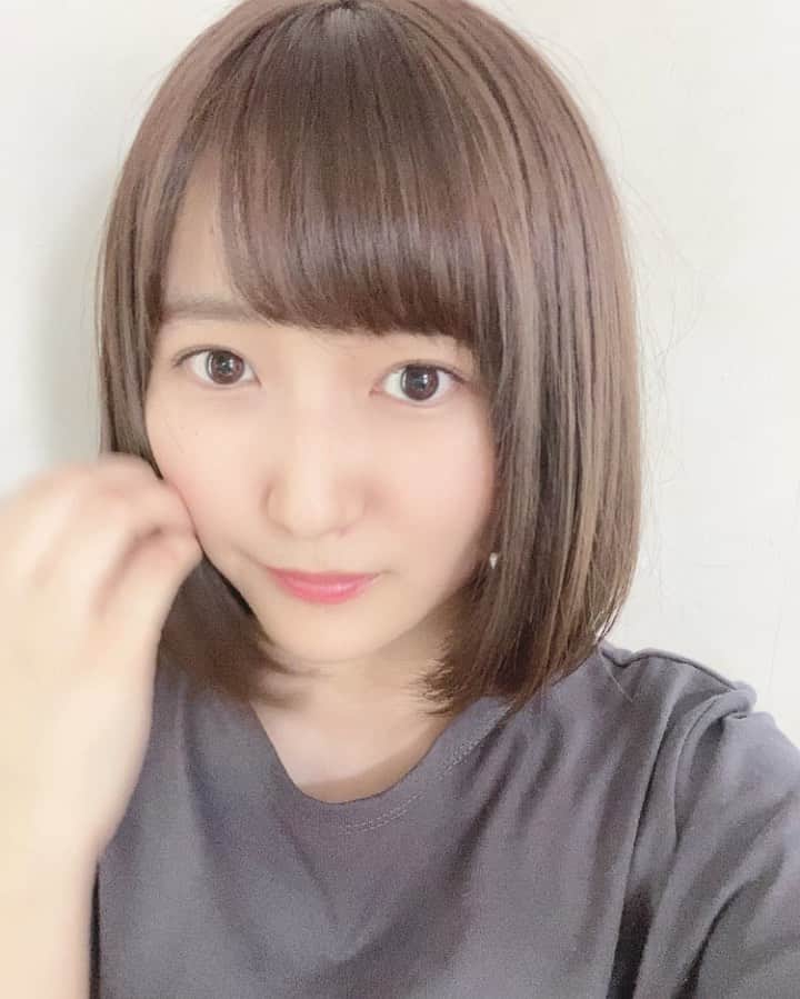 山下夏生のインスタグラム：「イメチェン〜〜〜〜✂︎ こんなに切ったの久しぶりすぎて！ 似合ってるか不安！ でも頭の軽さハンパないです！」