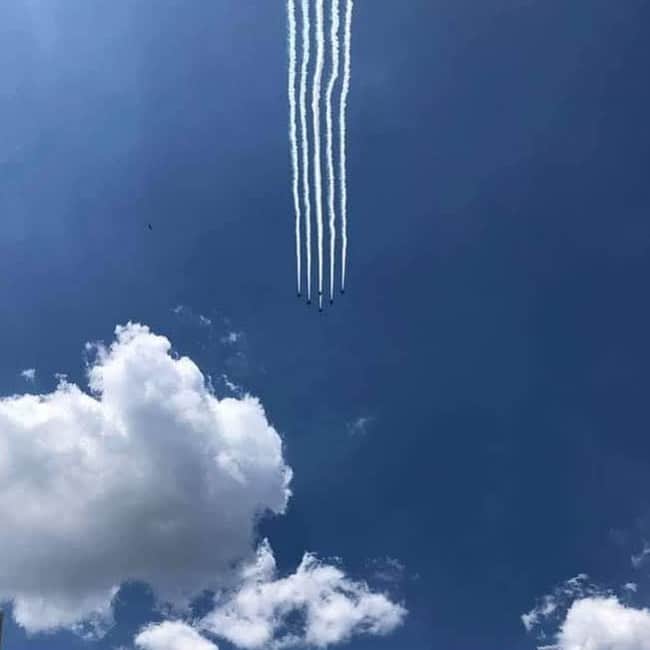 設楽洋さんのインスタグラム写真 - (設楽洋Instagram)「ブルーインパルス❣️ 新型コロナウイルスの対応にあたる医療従事の方々に、敬意と感謝の意を表す飛行…✈️ 青い空に５本の線が見事でした‼️ #航空自衛隊 #ブルーインパルス #blueimpulse  #airforce #青空 #感謝」5月29日 21時33分 - taracyan3