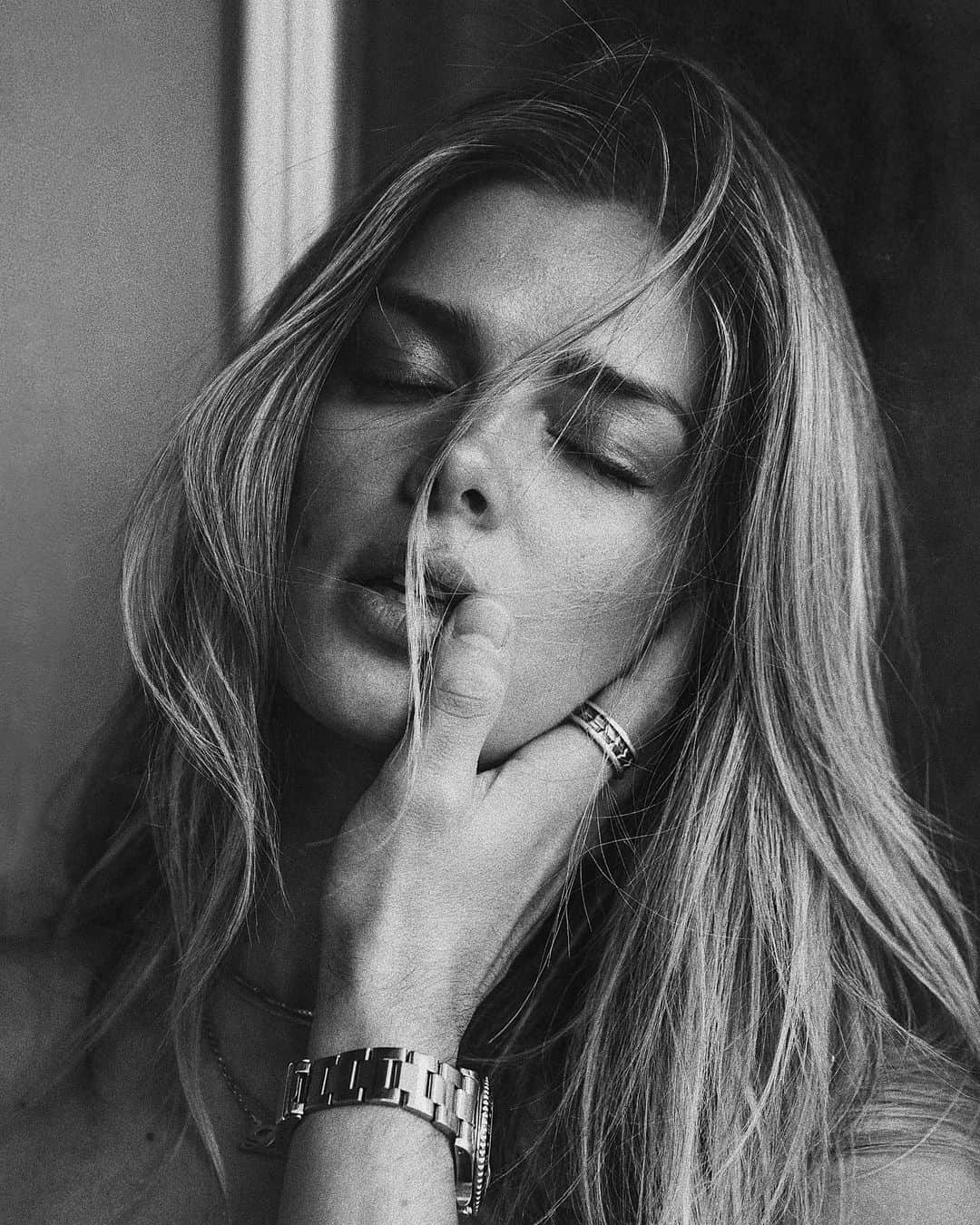 ダニエル・クヌッドソンのインスタグラム：「“Why do we close our eyes when we pray, when we cry, when we kiss, when we dream; because the most beautiful things in our life are not seen, but felt only by the heart.” - Denzel Washington ♥️💫 Photo: @alextmarshall」