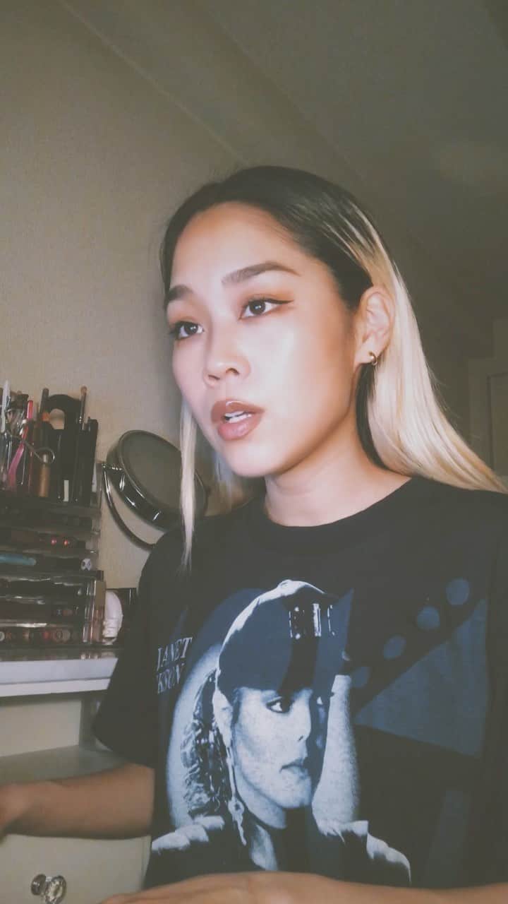 TOKINEのインスタグラム：「さん 🦋🦋🦋🦋🦋 REQ from @labofussa  さん ありがとうございます！ #蝶々結び #Aimer #おうち時間」