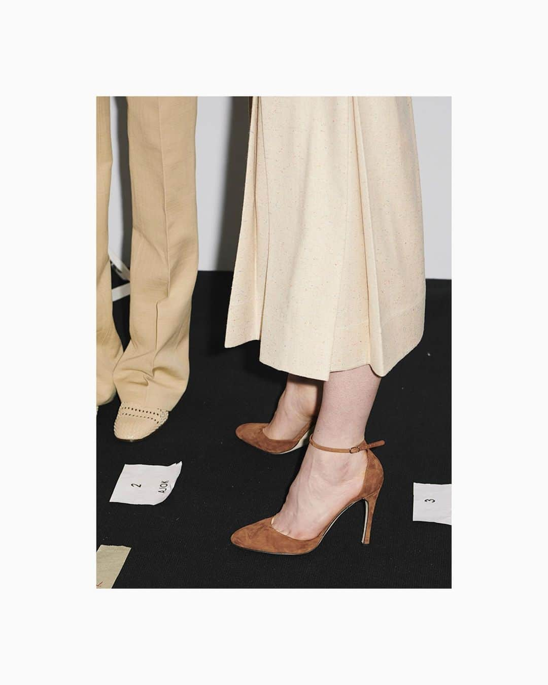 ヴィクトリアベッカムさんのインスタグラム写真 - (ヴィクトリアベッカムInstagram)「The key shoes of #VBSS20. The Catherine pump, Brigitte Sandal and Marlon loafer x」5月29日 21時40分 - victoriabeckham