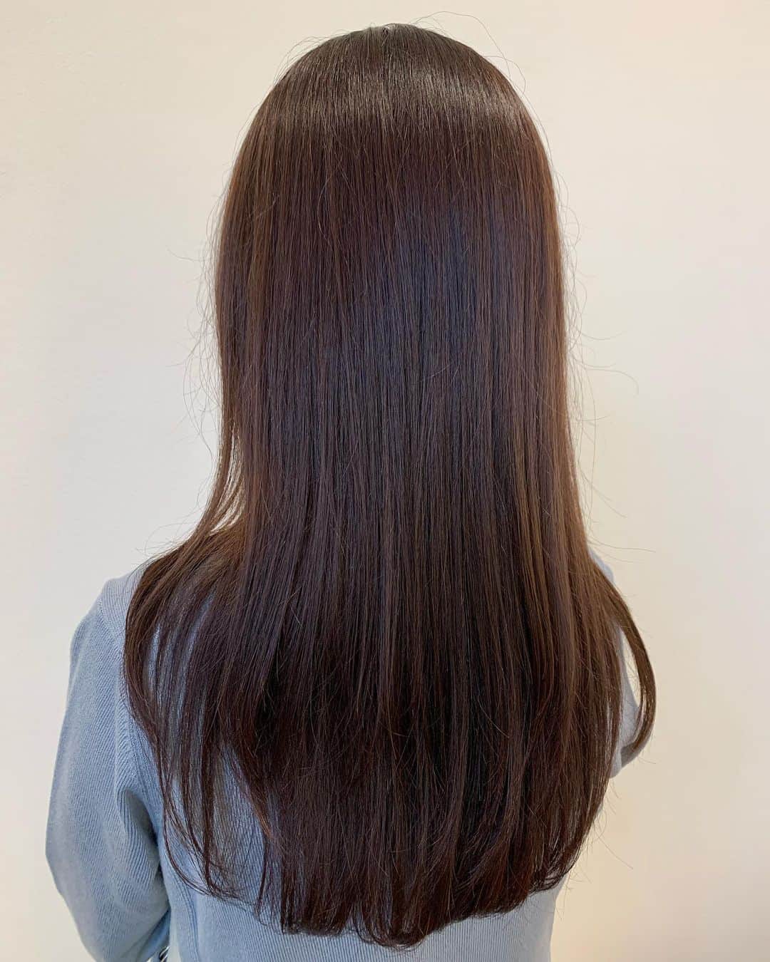 のインスタグラム：「. ひっさしぶりに美容院行ったよ💇‍♀️❤️ . 流行りの#ラベンダーアッシュ　 っていう色にしたぁ♡」