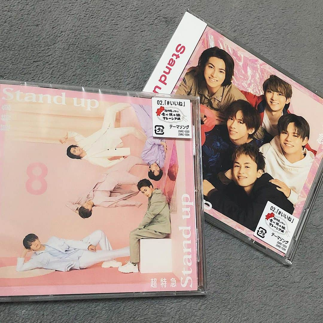 小笠原海さんのインスタグラム写真 - (小笠原海Instagram)「. Stand upのCD一足お先に貰った。 フライングフライングゲットだ🚁 . 約2ヶ月間毎週インスタグラムライブありがとうございました〜🧚🏻‍♂️ 今後は不定期になるかと思います！ ゲリラ的にやるかもしれません😎 またやるときは観にきてね〜🤤」5月29日 21時57分 - 927_kai