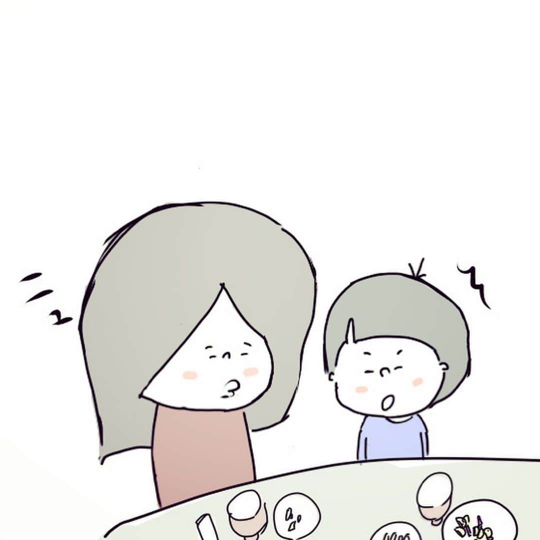 やおたくやさんのインスタグラム写真 - (やおたくやInstagram)「今は夜ご飯の時間です  #2歳#息子#育児日記#育児漫画#男の子ママ #男ってやつは」5月29日 21時58分 - yaotakuya