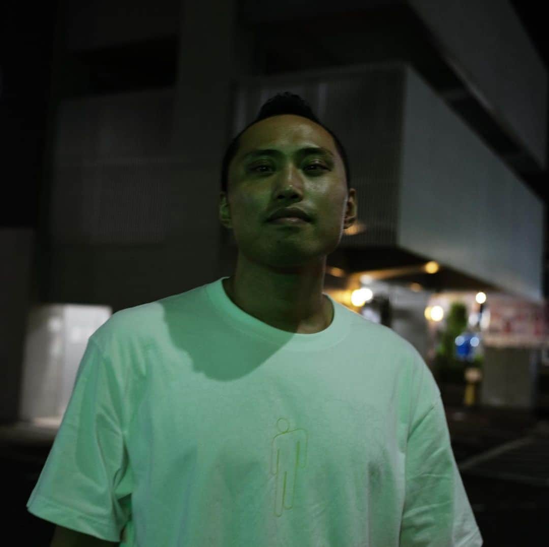 のインスタグラム：「夜の散歩も意外と楽しいことに気づいたけど、コロナ明けたらもうしないだろうなぁ。。 #コロナに負けるな#散歩#歩くのは苦手」