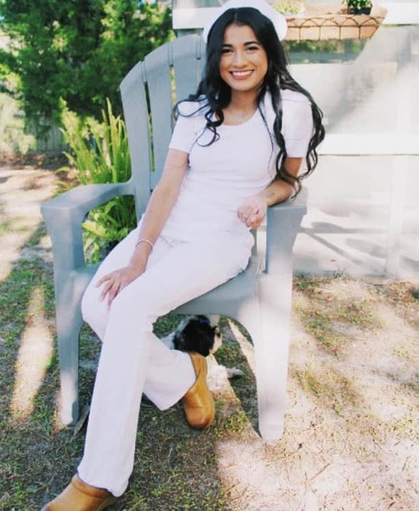 のインスタグラム：「Share a piece of advice for the next generation of nurses graduating this year for a chance to win new shoes! How to enter: 1) Share your advice in a comment. 2) Make sure you’re following @dansko on Instagram. 3) Tag a friend to share the love! Dansko has been proud to support nurses throughout their journey, and through our donation efforts over the past eight weeks. We celebrate our nurses not just during Nurses Week, but all year long! Giveaway Rules: Giveaway runs 05/29/20 at 9:00 AM EST - 05/31/20 at 11:59 PM EST. No purchase necessary. One winner will be randomly selected and notified via DM. Verification that winner is a nurse may be required in the form of a nurse’s badge or ID. Winner will win one pair of Dansko shoes from the current collection with a total estimated retail value of $150. Giveaway not associated with Instagram. Full terms and conditions at the link in the bio.」