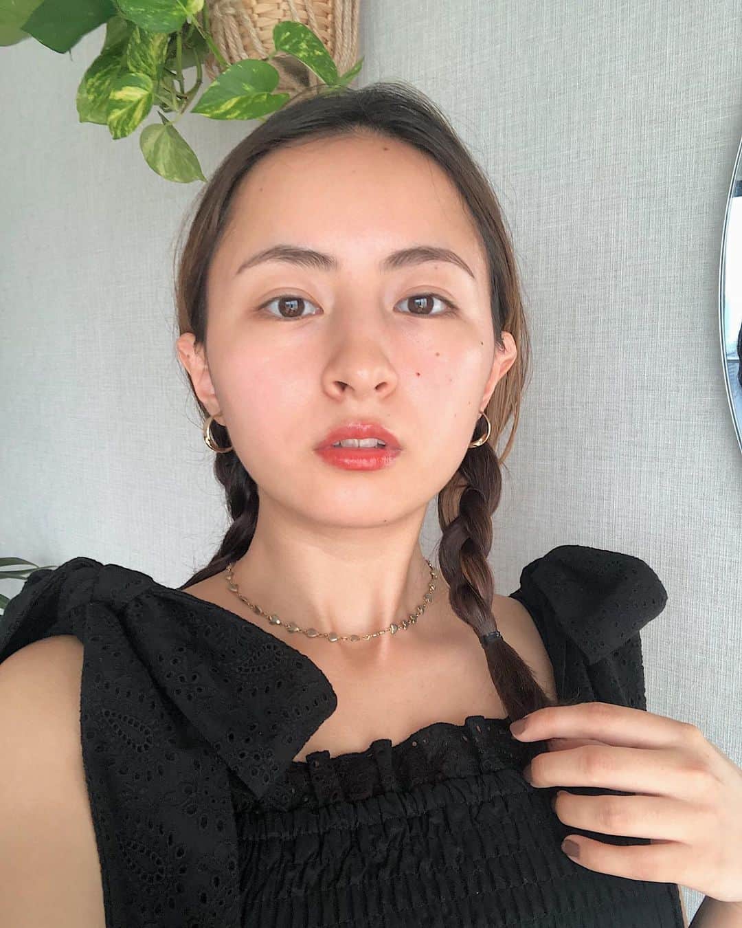 のインスタグラム：「🧡🧡🧡 . #summer #style #ss #fashion  #spring #ssfashion #ootd #outfit #outfitoftheday  #libecka #pr #summerfashion #natural #girl #hairstyle #haircolor #夏 #ファッション #ナチュラル #女の子 #ヘアスタイル #ヘアカラー #オレンジ #日焼け #オレンジリップ #三つ編み」