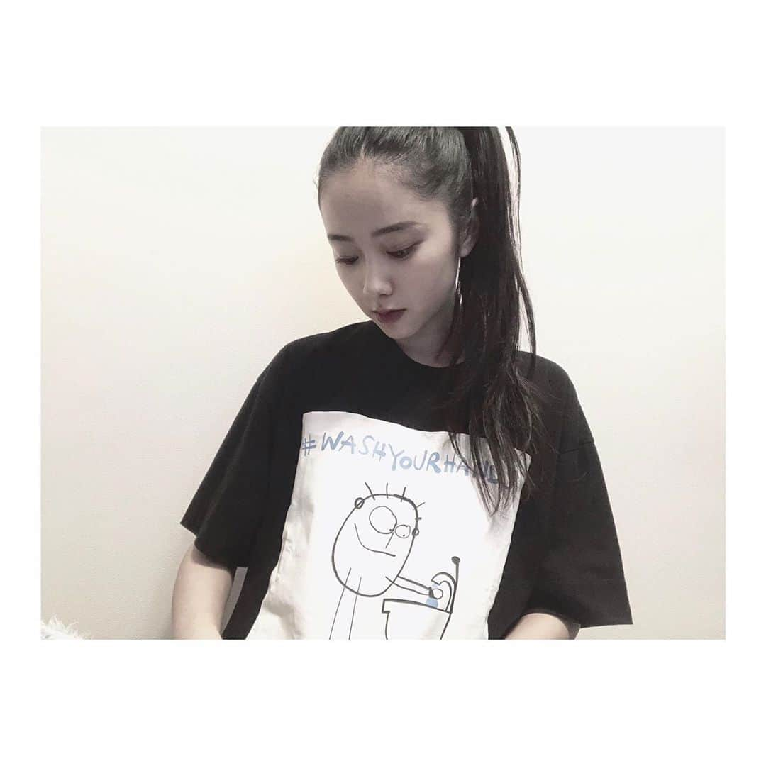 堀田真由さんのインスタグラム写真 - (堀田真由Instagram)「@plan_c_official さんの チャリティーTシャツ💙👏 1アイテムの売上ごとに2,000円を ミラノ市内の病院及び、 日本では国際的な医療支援活動を 展開する『特定非営利活動法人ジャパンハート』へ 寄付されるそうです。 気になる方は是非、チェックしてみてください！  #plancofficial  #staysafeedition」5月29日 22時07分 - mayuhotta